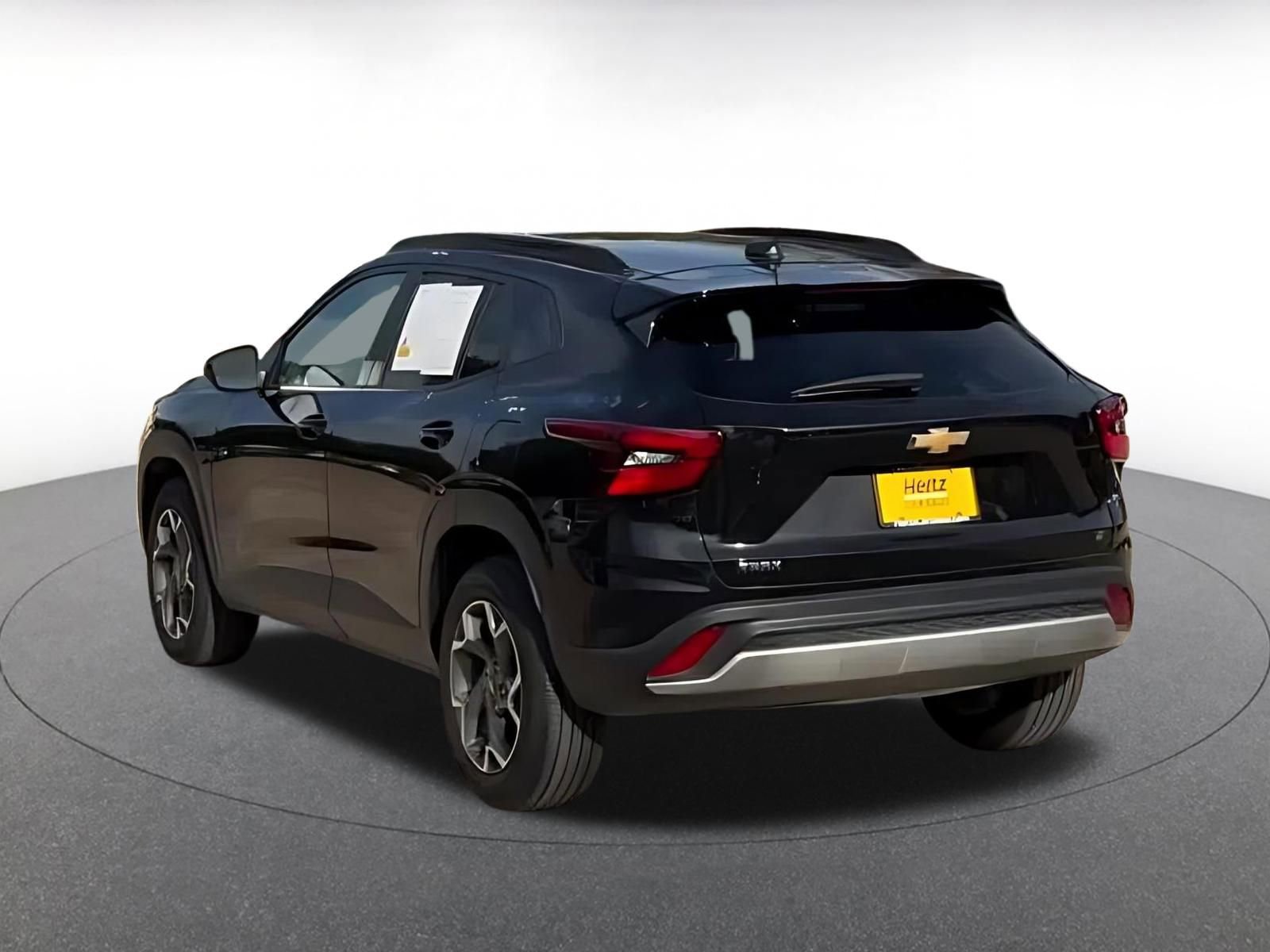 Used 2025 Chevrolet Trax LT FWD image 15