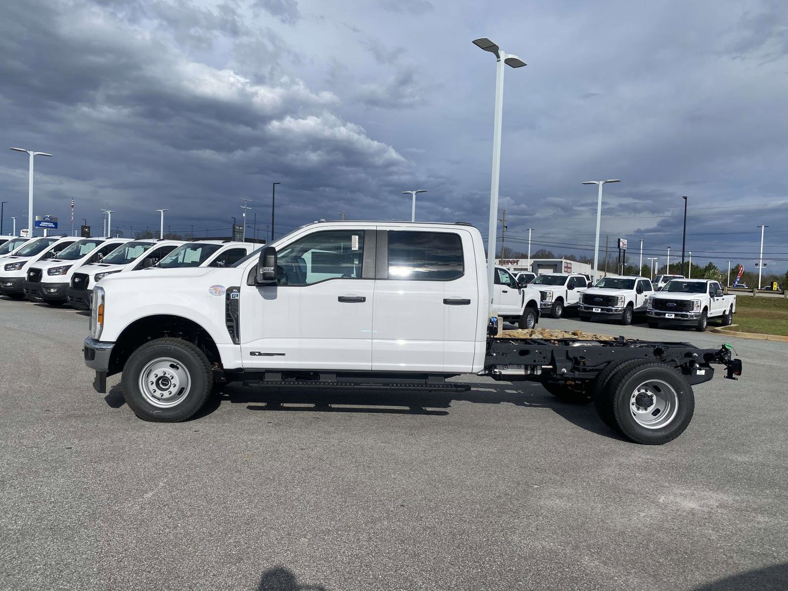New 2026 Ford F350 XL w/ XL Chrome Package image 4