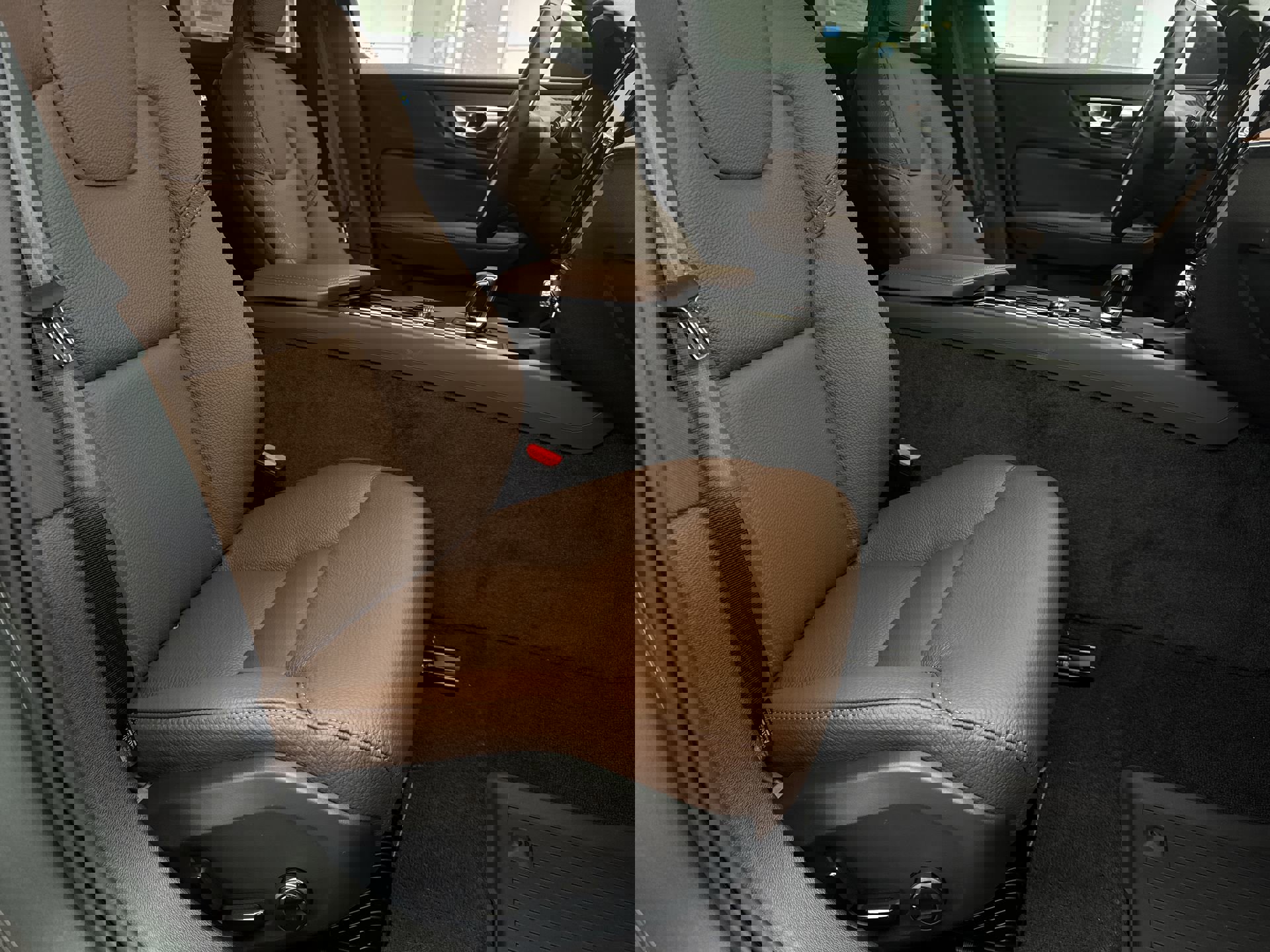 New 2026 Volvo V60 B5 Cross Country Plus w/ Climate Package image 29