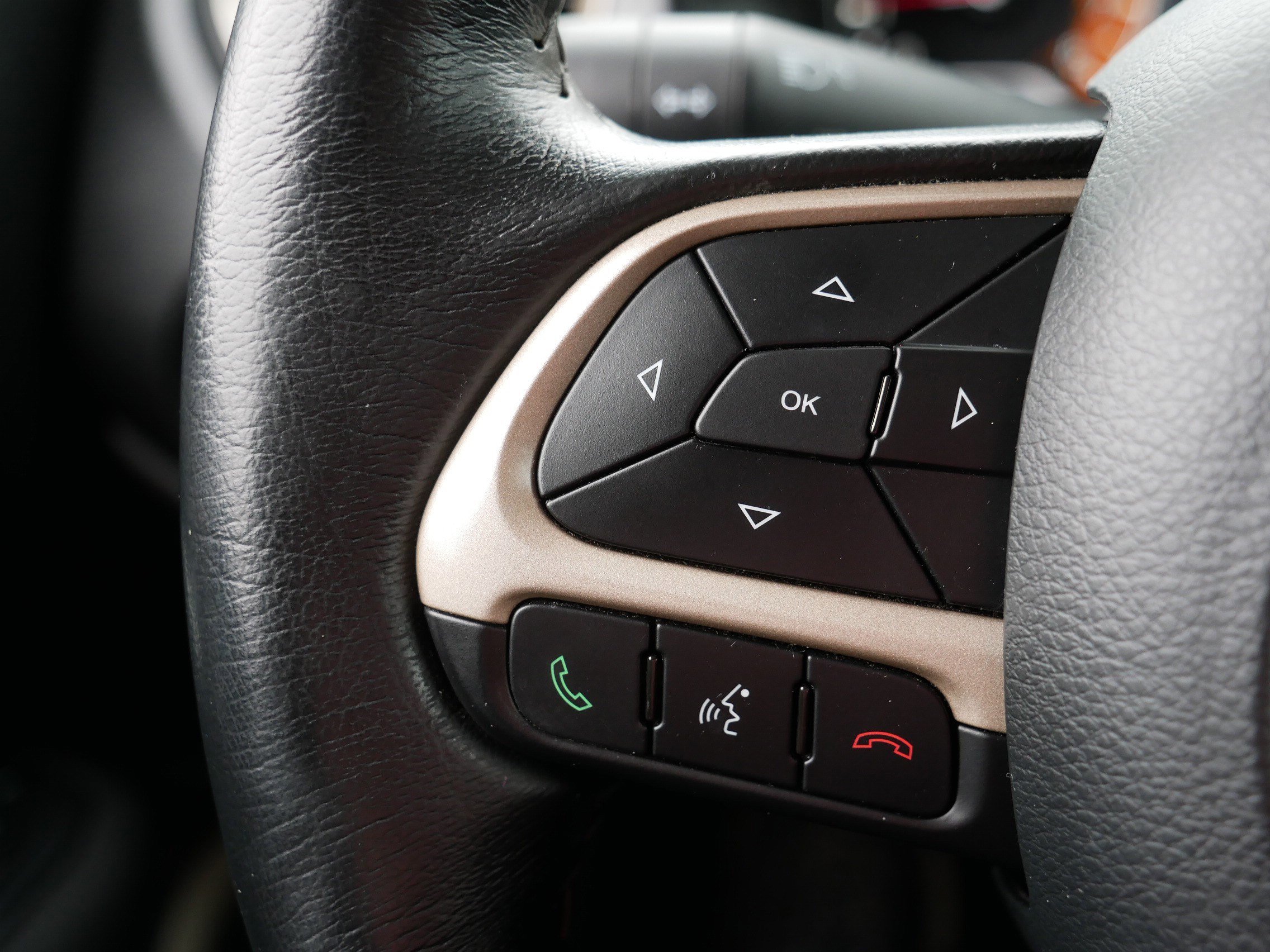 Used 2017 Jeep Renegade Latitude w/ Cold Weather Group image 28