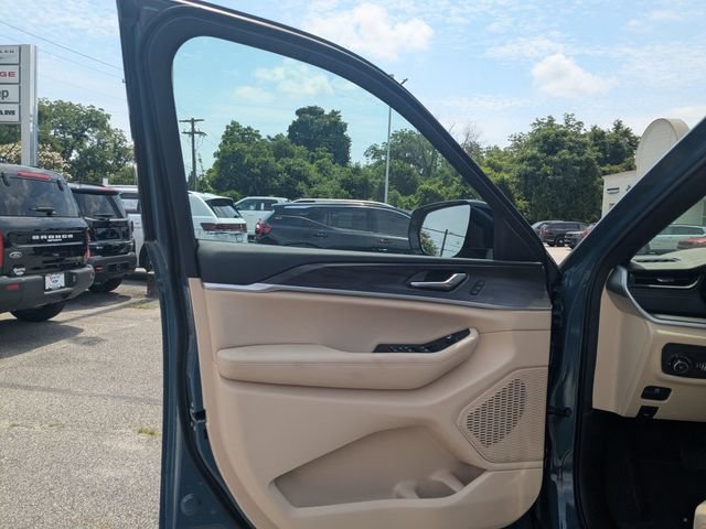 New 2026 Jeep Grand Cherokee L Limited RWD image 11