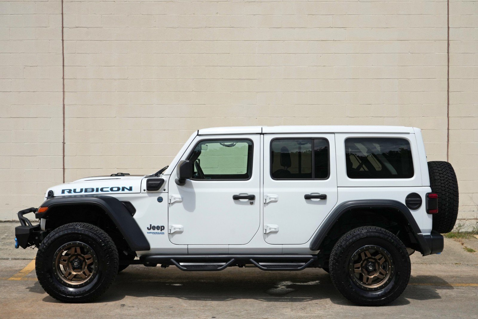 Used 2022 Jeep Wrangler Unlimited Rubicon 4xe w/ Cold Weather Group AWD/4WD image 53