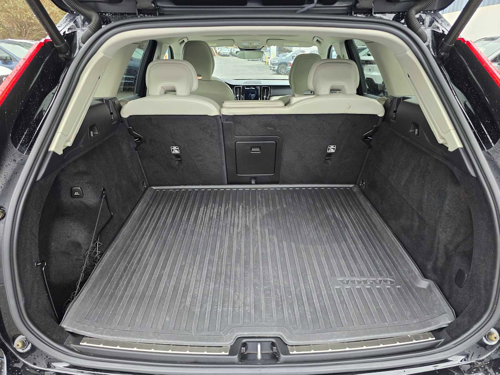 Certified 2023 Volvo XC60 B5 Ultimate w/ Climate Package image 14