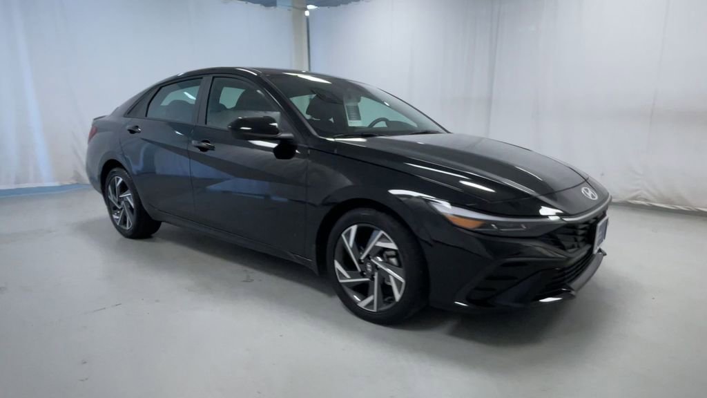 Used 2025 Hyundai Elantra Sport image 15