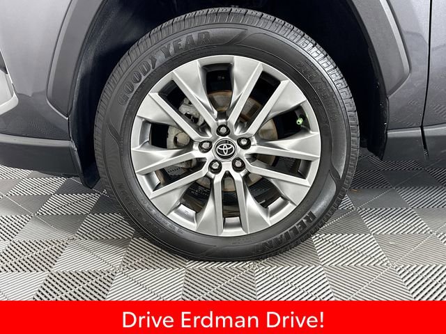 Certified 2022 Toyota RAV4 XLE Premium image 4