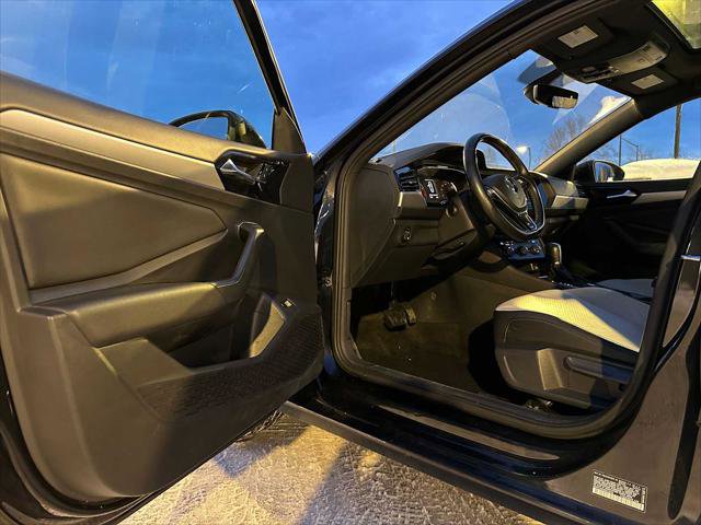 Used 2019 Volkswagen Jetta R-Line w/ R-Line Cold Weather Package image 19