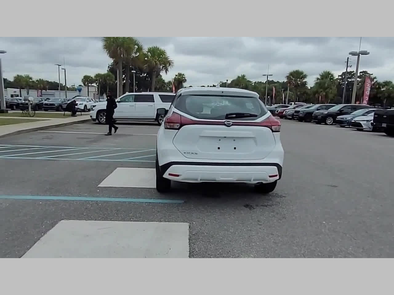 New 2025 Nissan Kicks Play S image 30