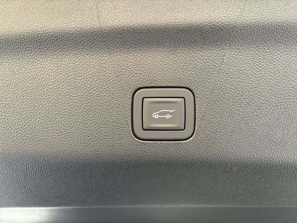 New 2026 Chevrolet Suburban Premier image 9