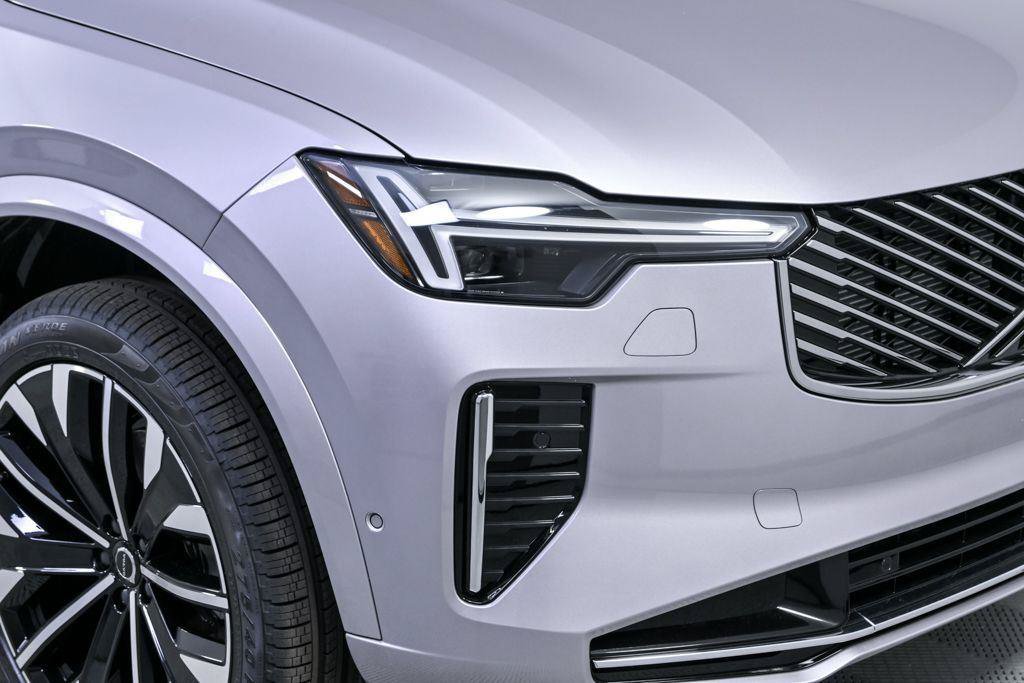 New 2026 Volvo XC90 B6 Plus w/ Protection Package Premier AWD/4WD image 39