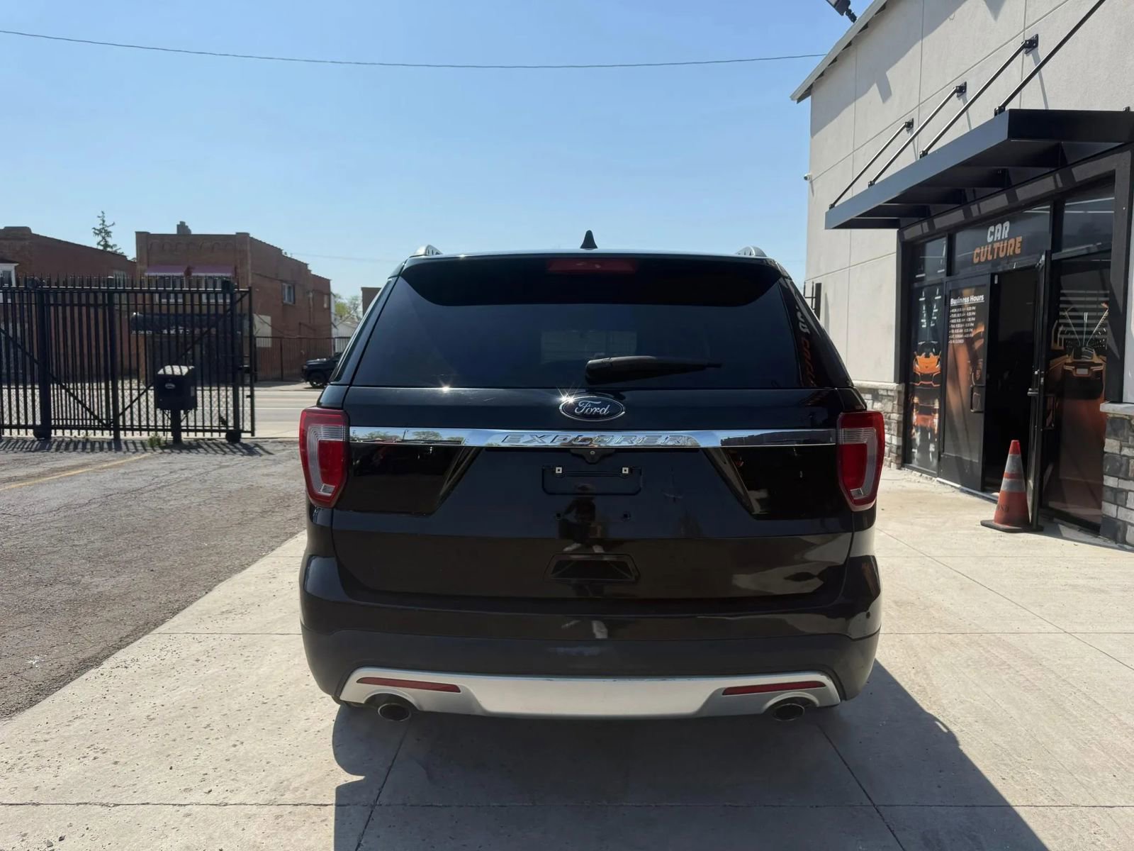 Used 2016 Ford Explorer XLT w/ Equipment Group 202A AWD/4WD image 5