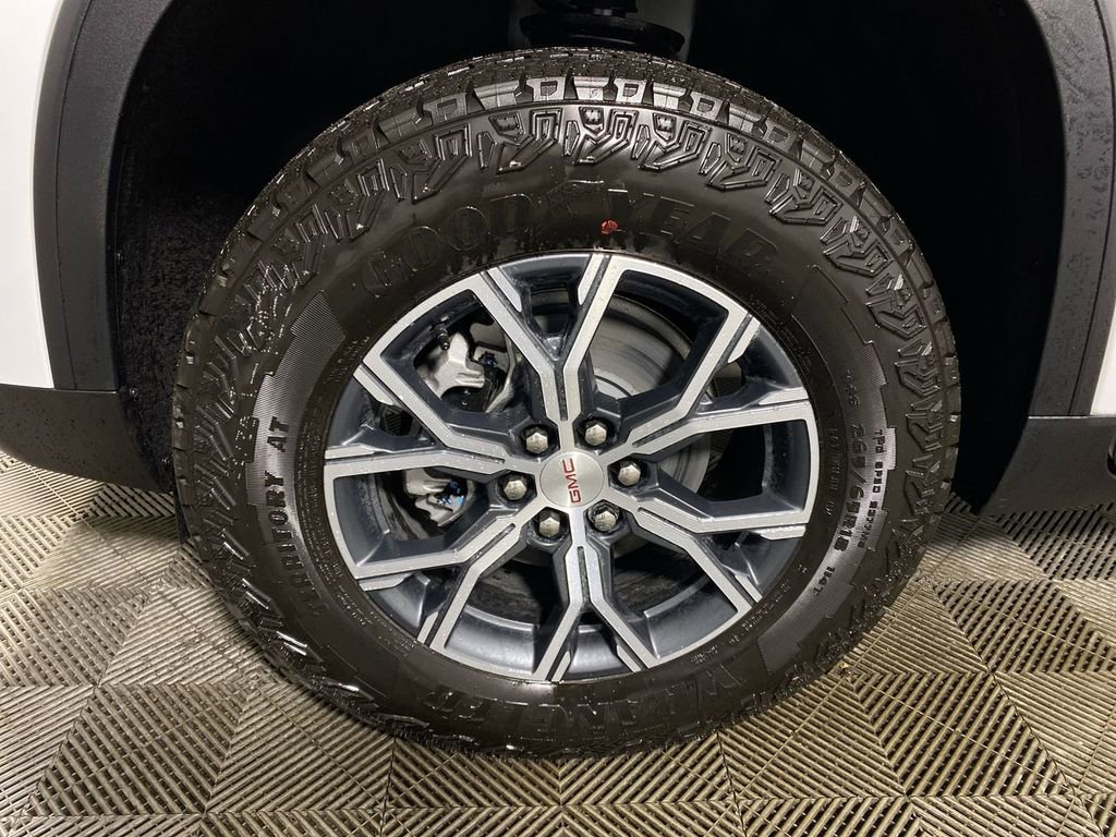 Used 2025 GMC Acadia AT4 w/ Luxury Package image 10