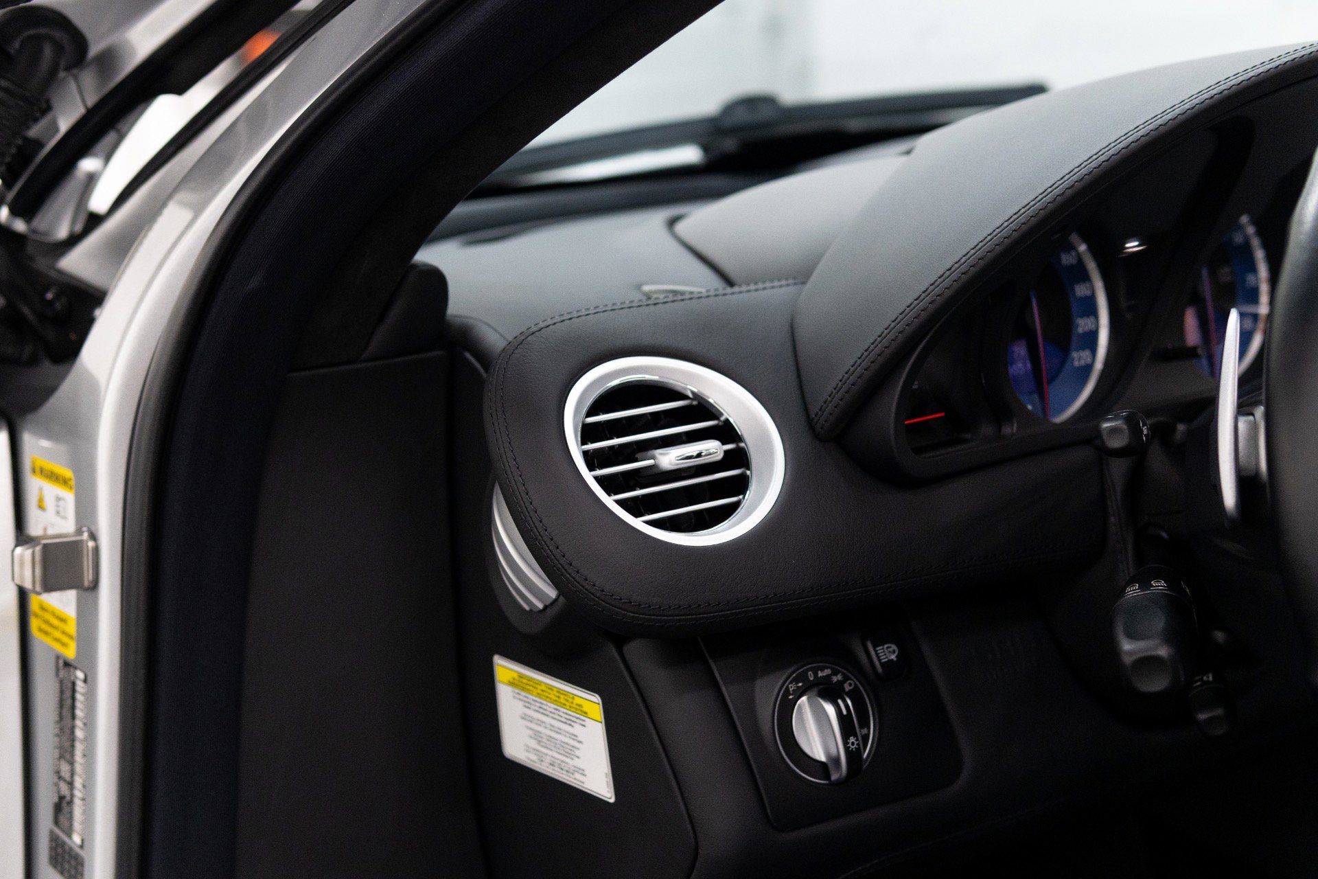 Used 2009 Mercedes-Benz SLR image 36