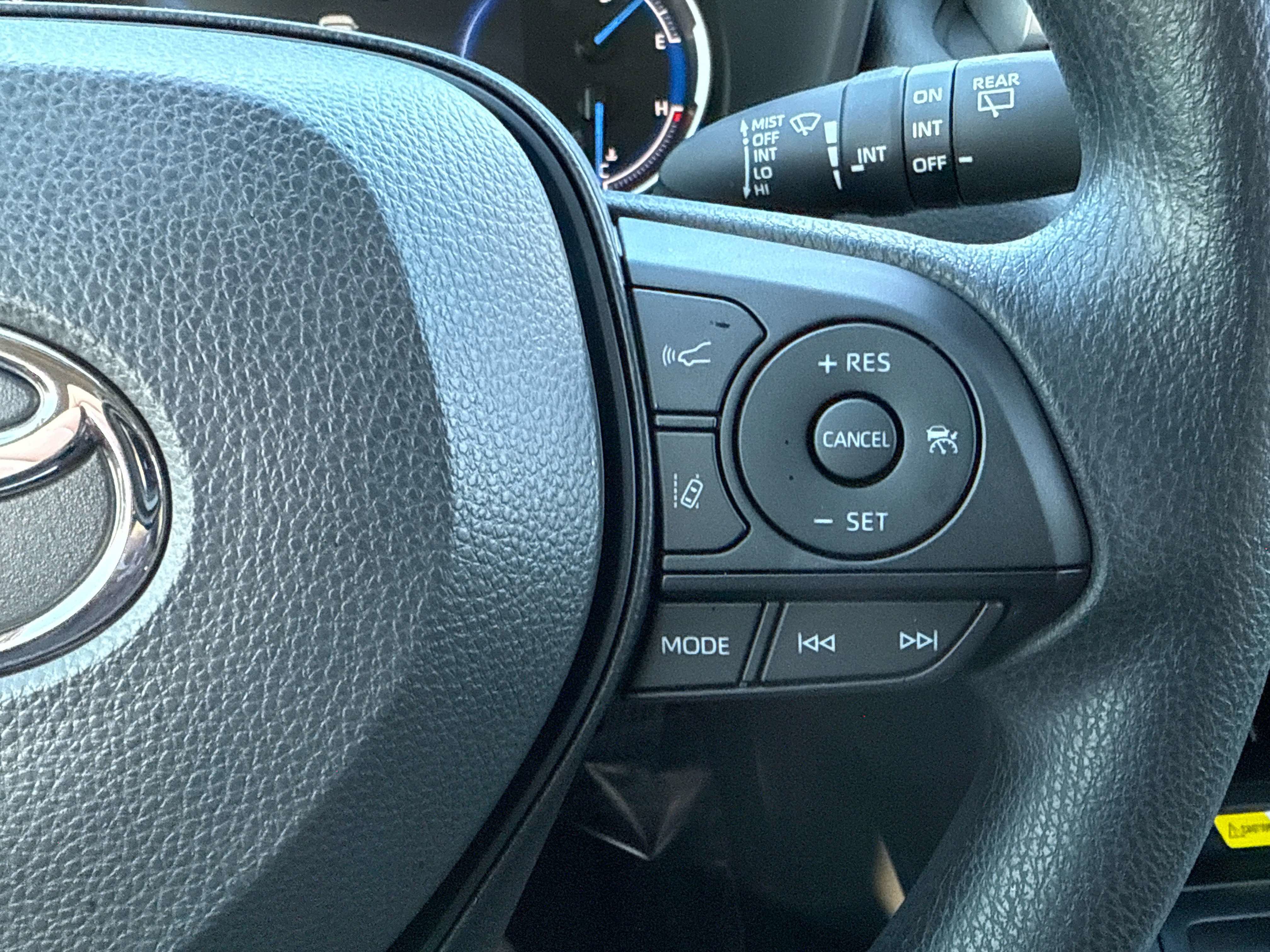 Used 2025 Toyota RAV4 XLE image 27