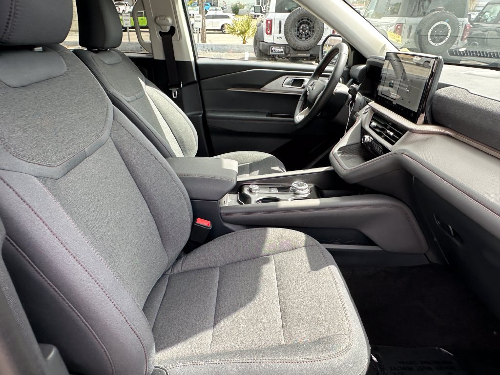 New 2026 Ford Explorer Active RWD image 15