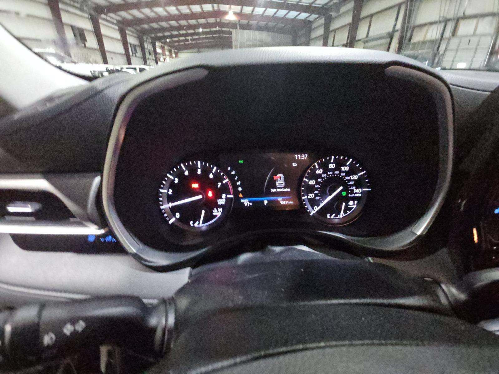 Used 2021 Toyota Highlander XLE AWD/4WD image 8
