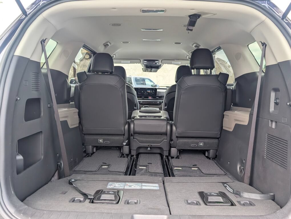 Certified 2025 Kia Carnival FWD image 27