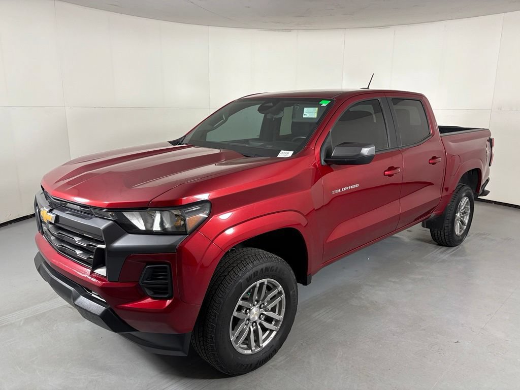 Used 2024 Chevrolet Colorado LT AWD/4WD image 4
