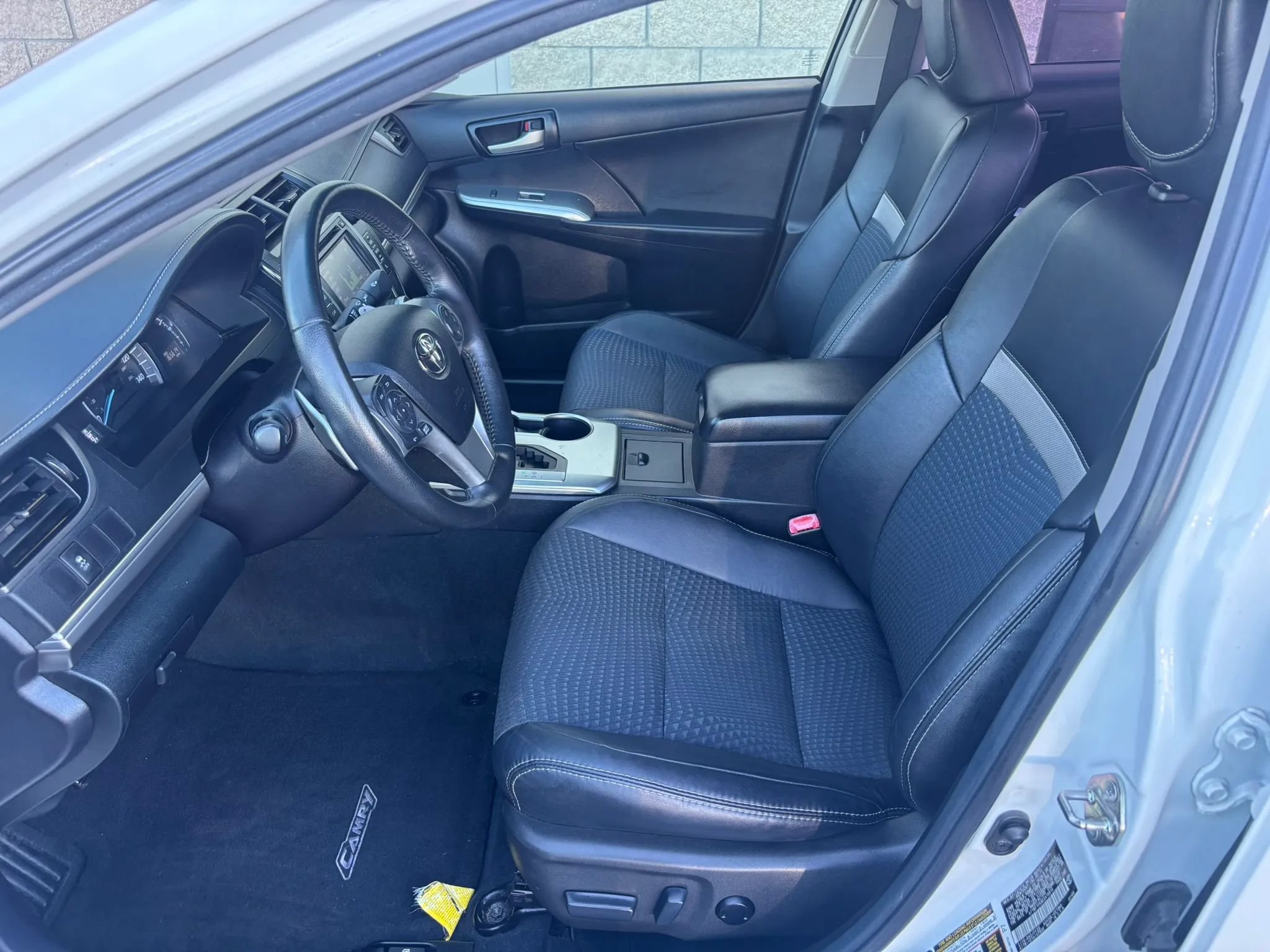 Used 2014 Toyota Camry SE FWD image 11