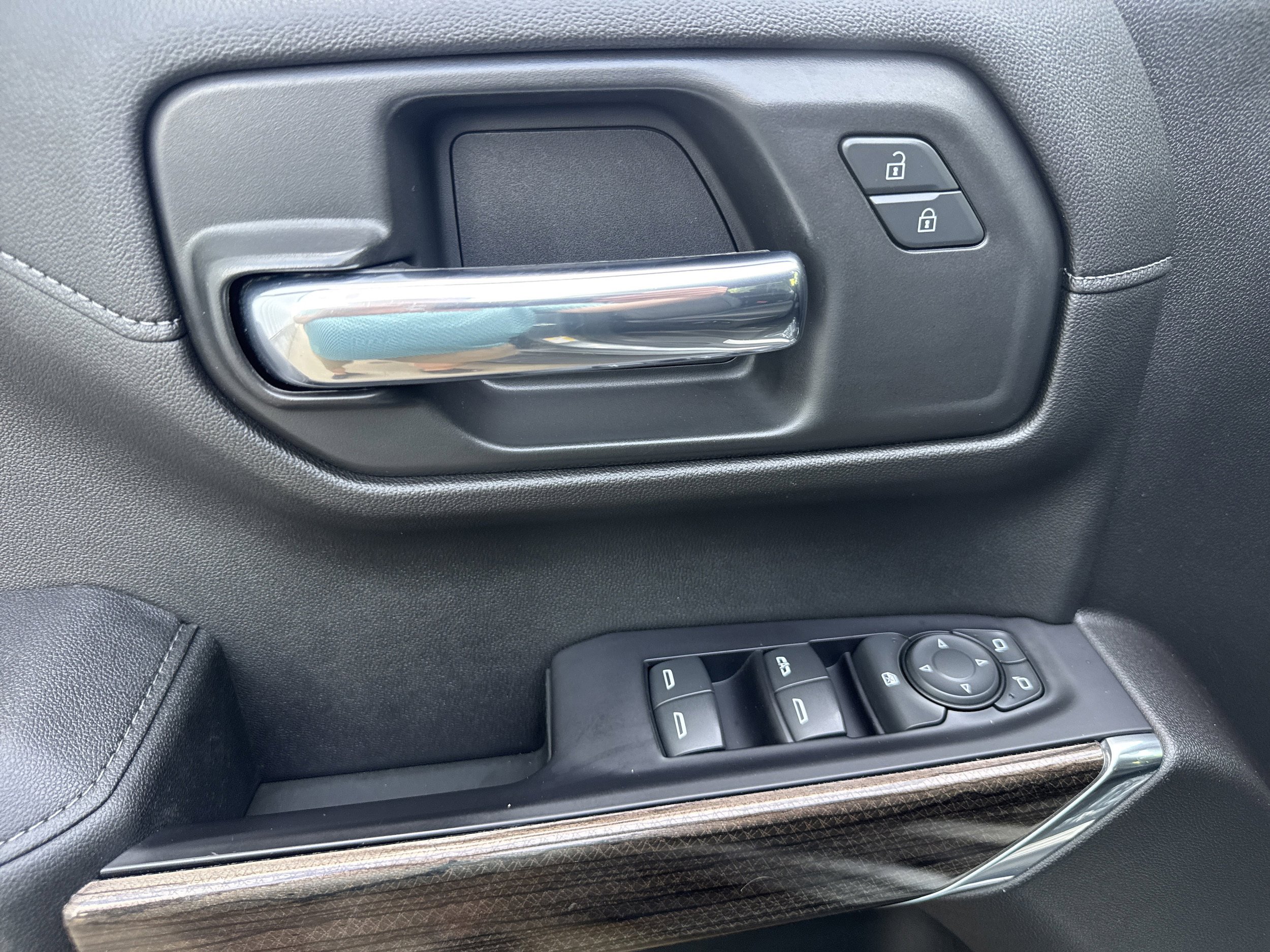 Used 2020 Chevrolet Silverado 1500 LT w/ All-Star Edition AWD/4WD image 8