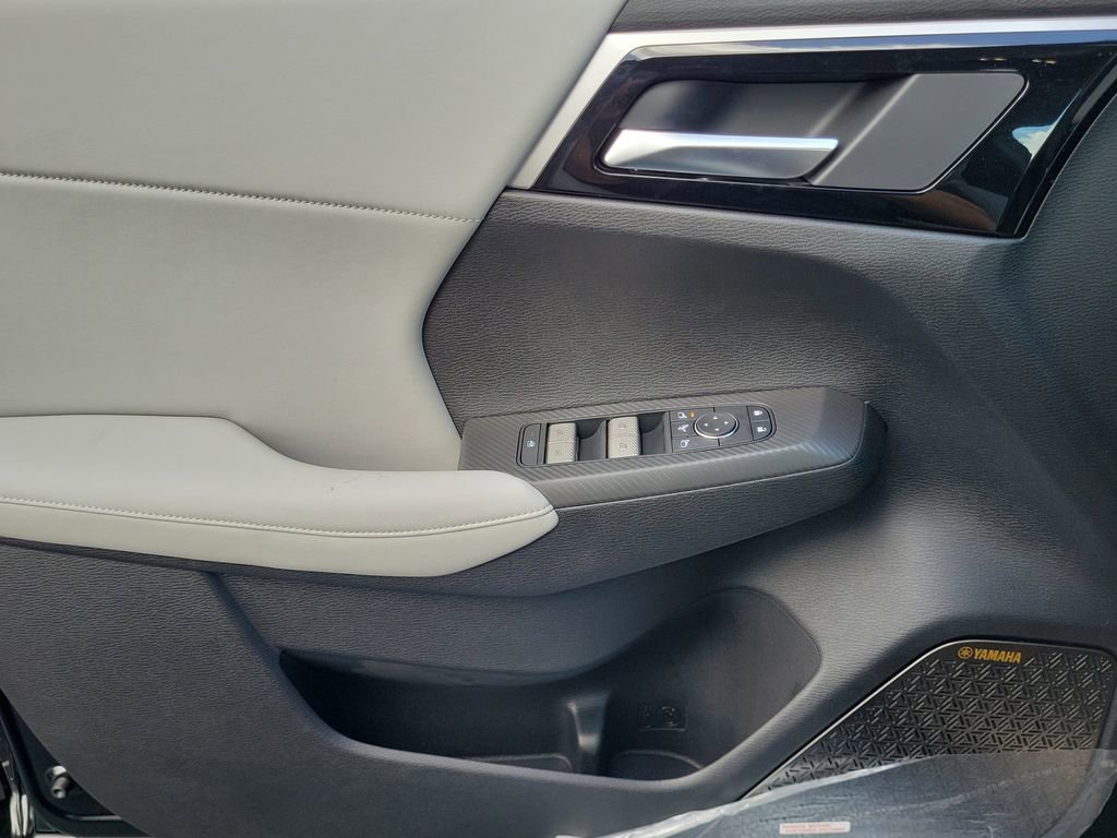 New 2025 Mitsubishi Outlander SE image 25