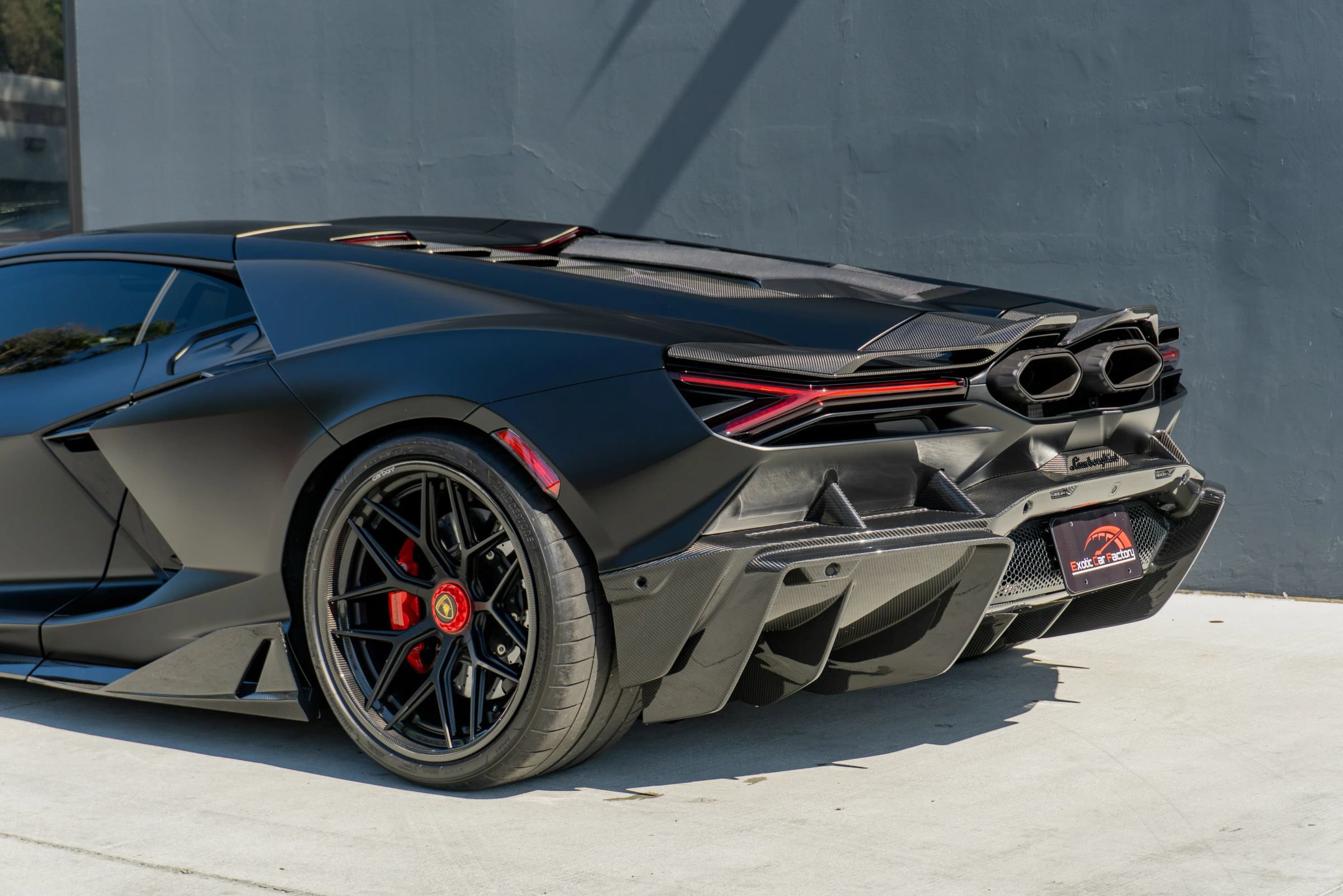 Used 2025 Lamborghini Revuelto AWD/4WD image 21
