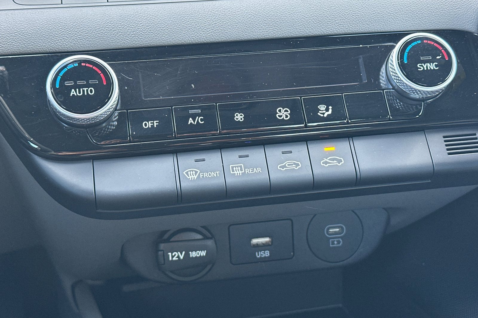 Used 2024 Hyundai Elantra SEL image 23