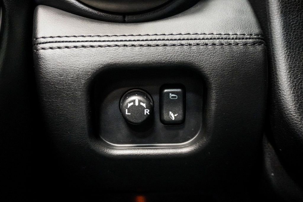 Used 2017 Nissan GT-R Premium AWD/4WD image 30