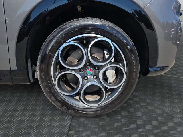 Used 2024 Alfa Romeo Tonale Ti w/ Premium Interior Package AWD/4WD image 38