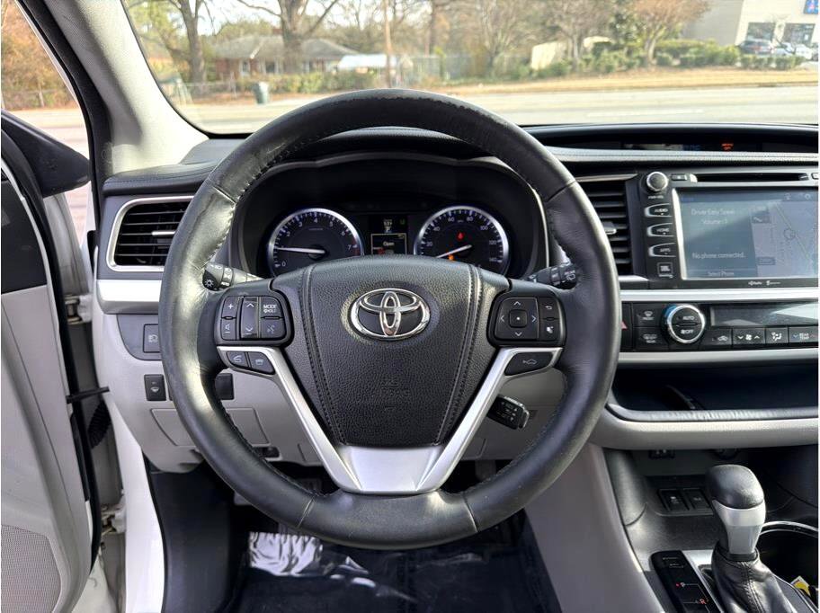 Used 2014 Toyota Highlander Limited image 18