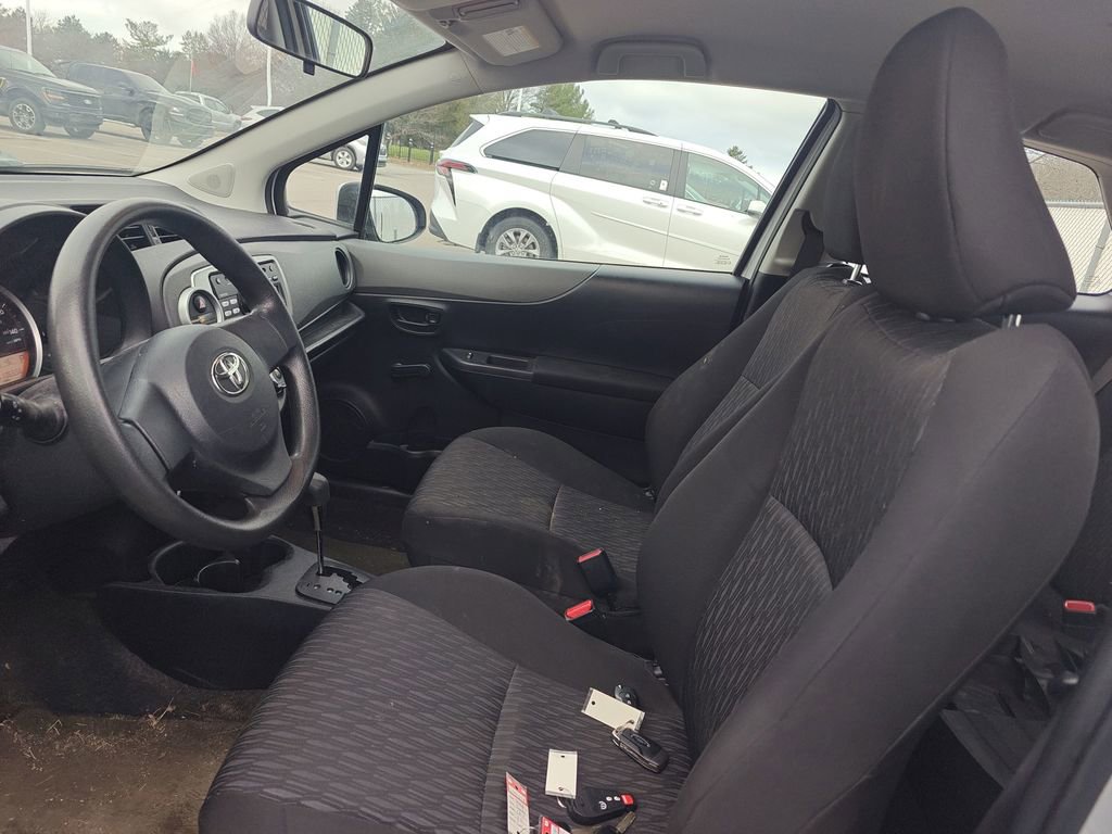 Used 2014 Toyota Yaris L image 6