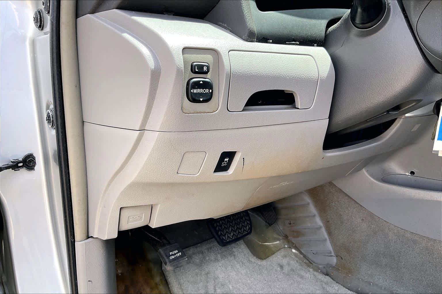 Used 2010 Toyota Camry LE FWD image 33