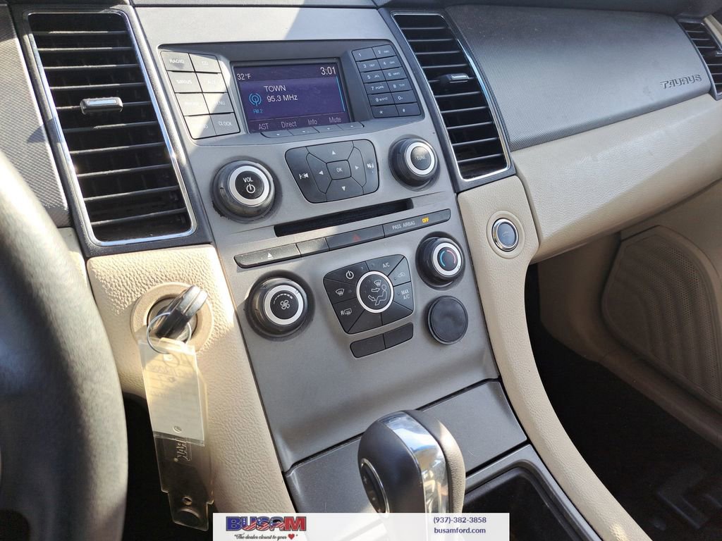 Used 2017 Ford Taurus SE FWD image 18