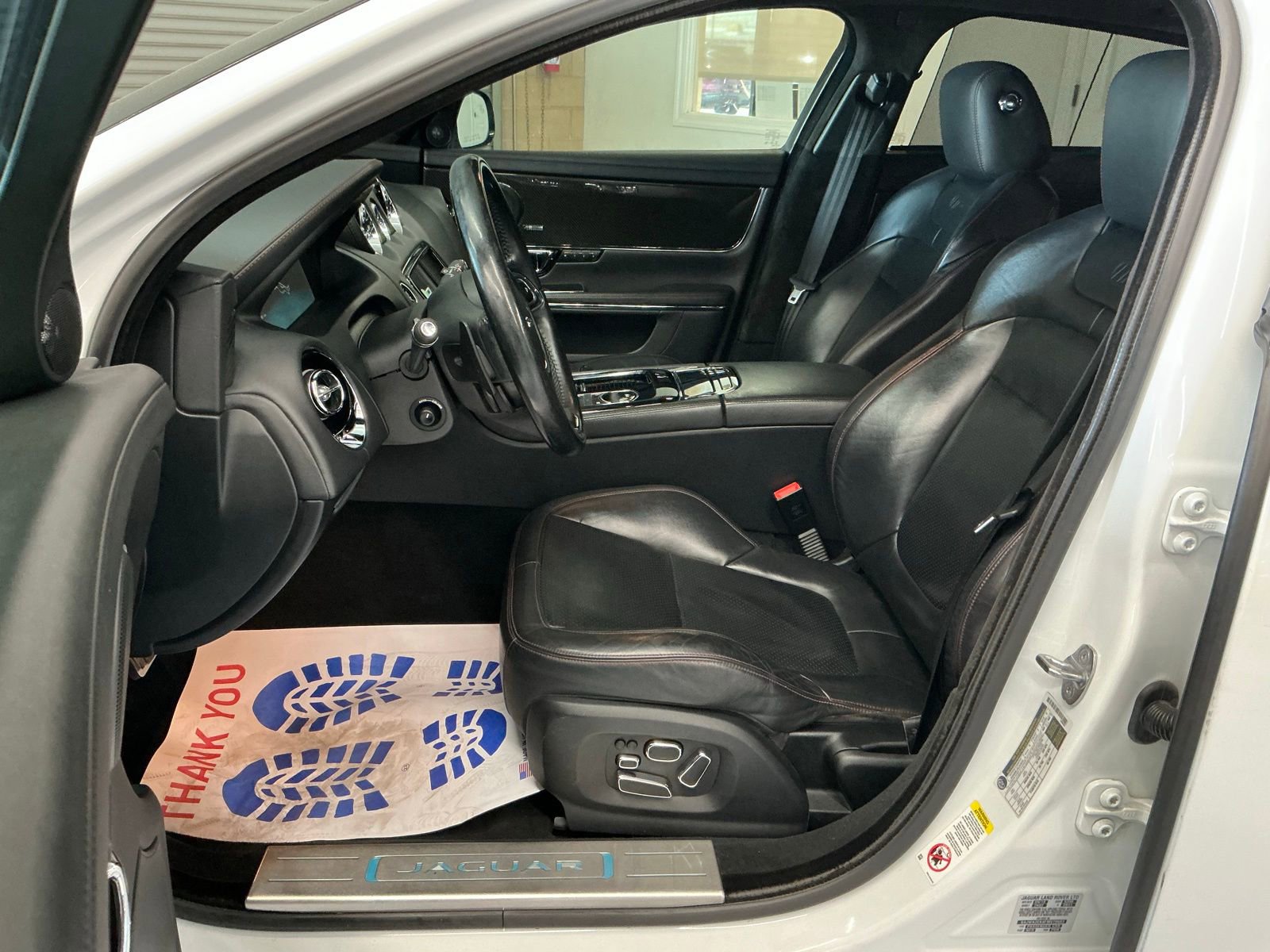 Used 2015 Jaguar XJ R LWB image 10
