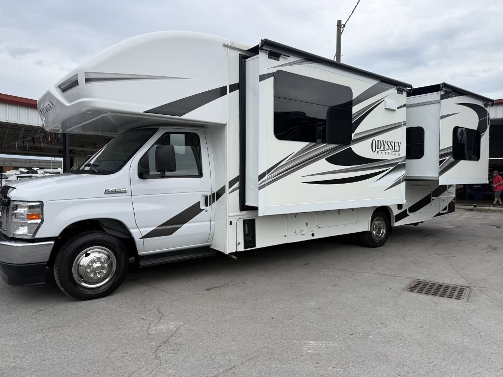 Used 2023 Ford E-450 and Econoline 450 Super Duty w/ Motorhome Prep Package RWD image 36