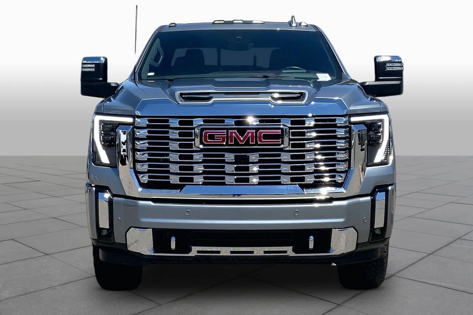 Used 2025 GMC Sierra 2500 Denali w/ Denali Reserve Package AWD/4WD image 4