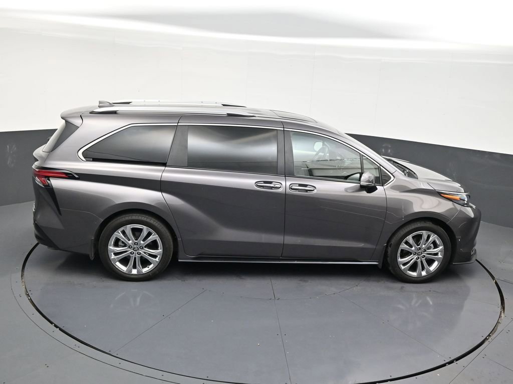 Used 2024 Toyota Sienna Platinum image 17