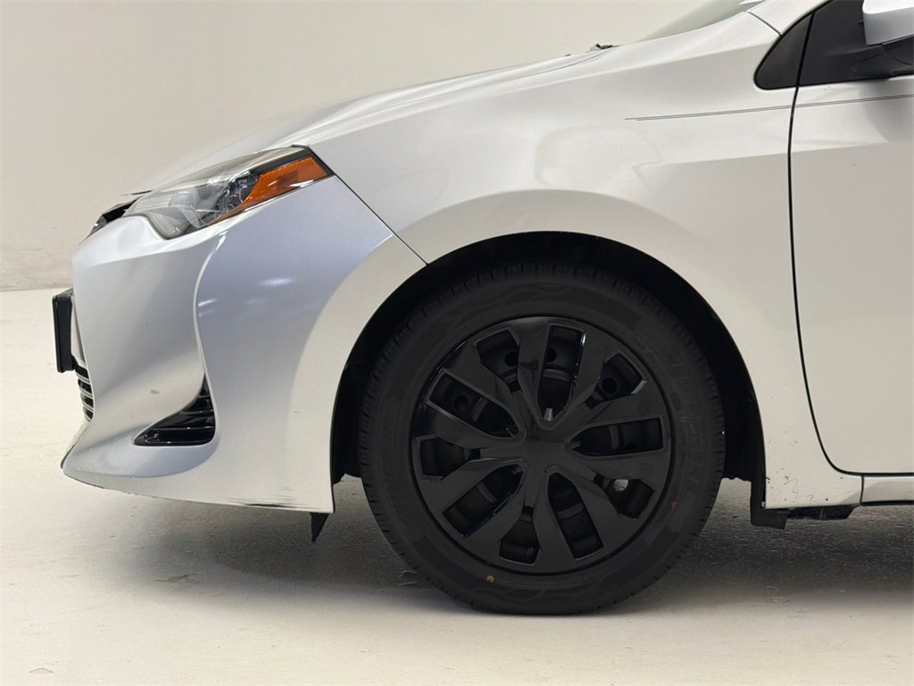 Used 2018 Toyota Corolla LE image 4