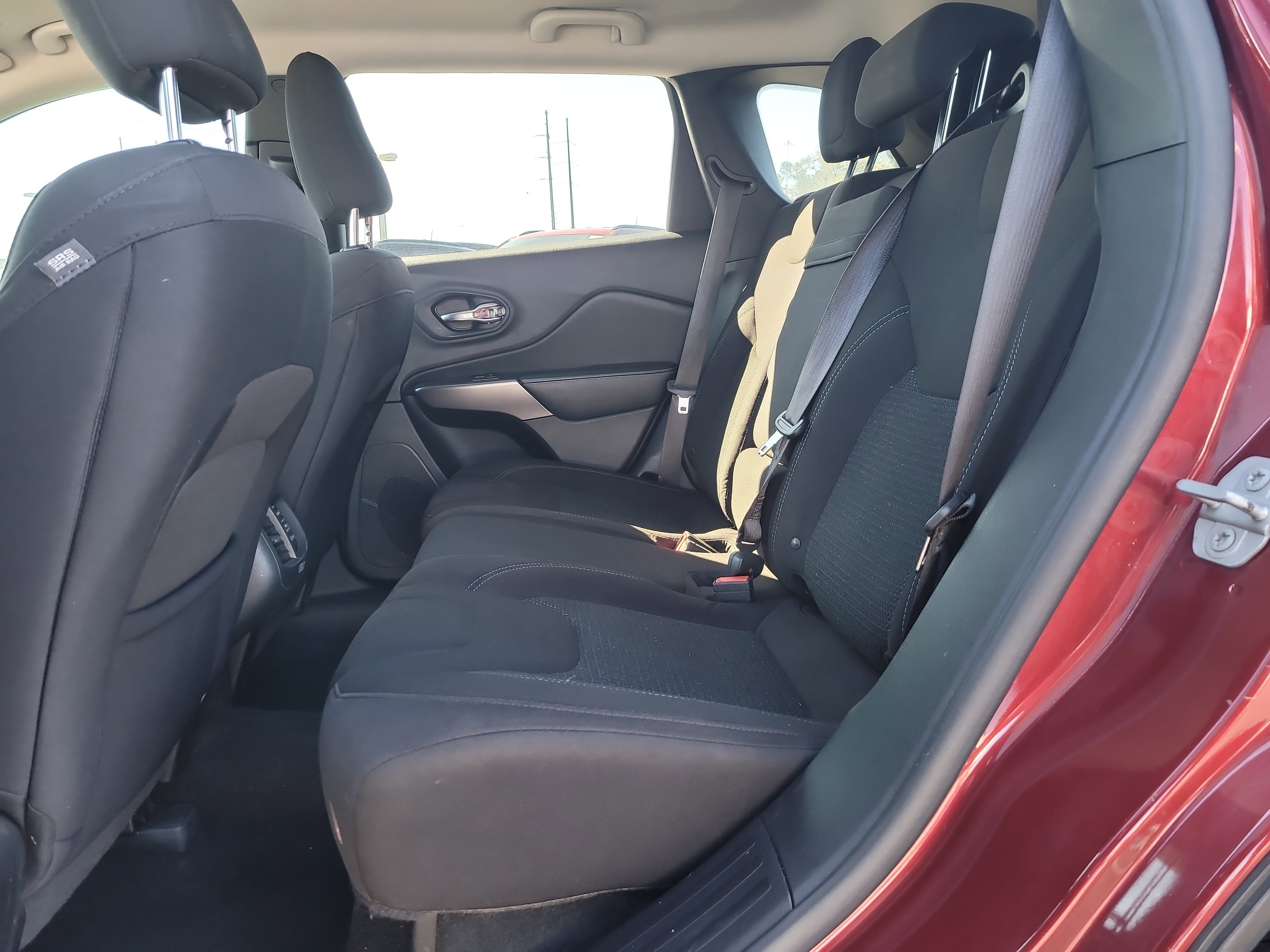 Used 2019 Jeep Cherokee Latitude w/ Popular Appearance Group image 11