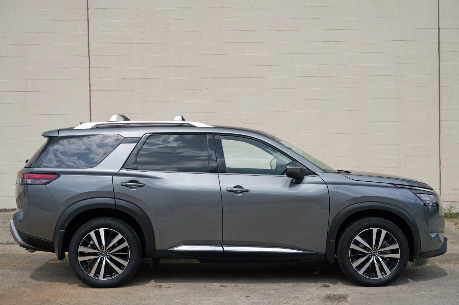Used 2025 Nissan Pathfinder Platinum w/ Cargo Package AWD/4WD image 51