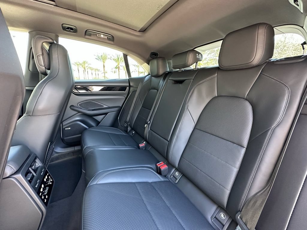 Used 2026 Porsche Macan Electric RWD image 38