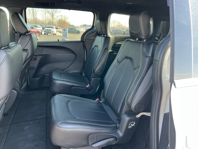 New 2026 Chrysler Pacifica Select image 5