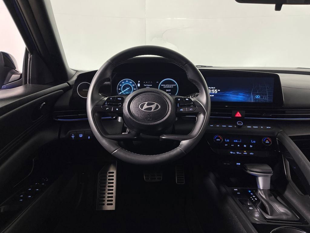 Certified 2025 Hyundai Elantra SEL image 16
