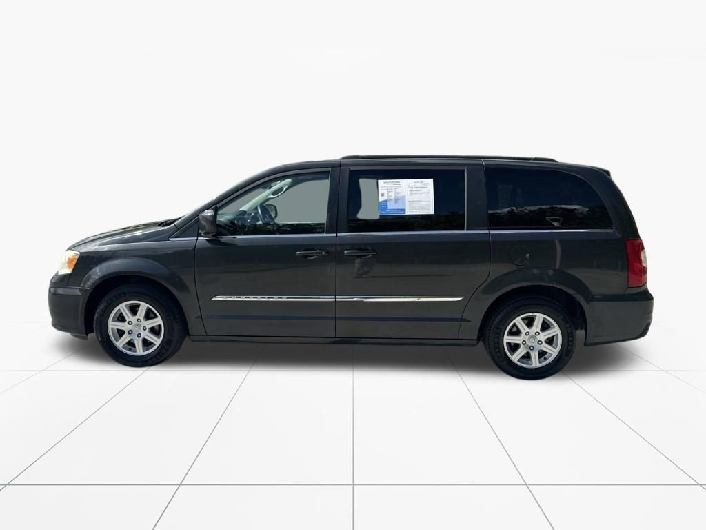 Used 2012 Chrysler Town & Country Touring image 5