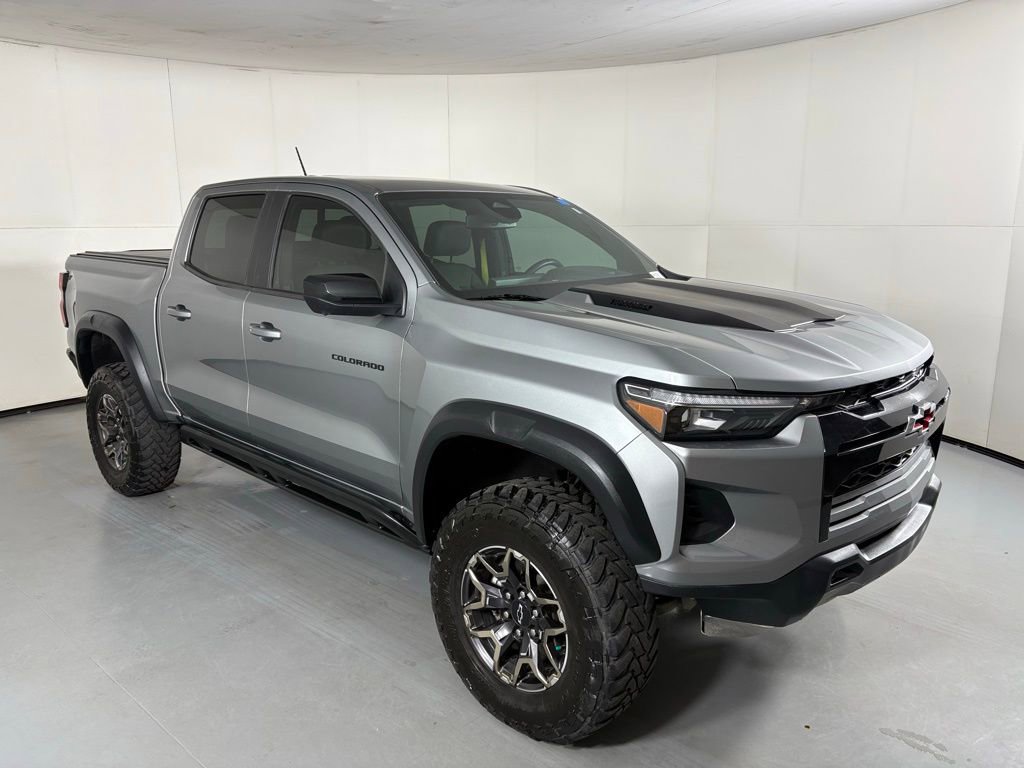 Used 2023 Chevrolet Colorado ZR2 w/ ZR2 Convenience Package III image 2