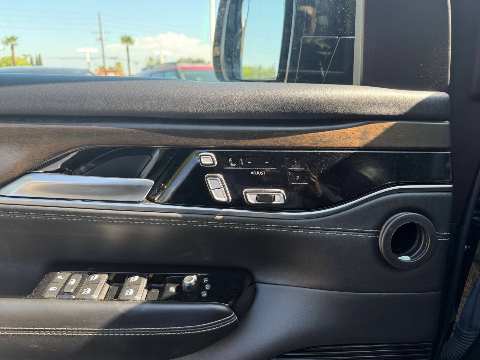 Used 2023 Jeep Grand Wagoneer Series II w/ Flexible Seating Group AWD/4WD image 23