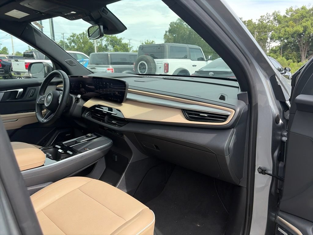Used 2025 Buick Enclave Preferred FWD image 10