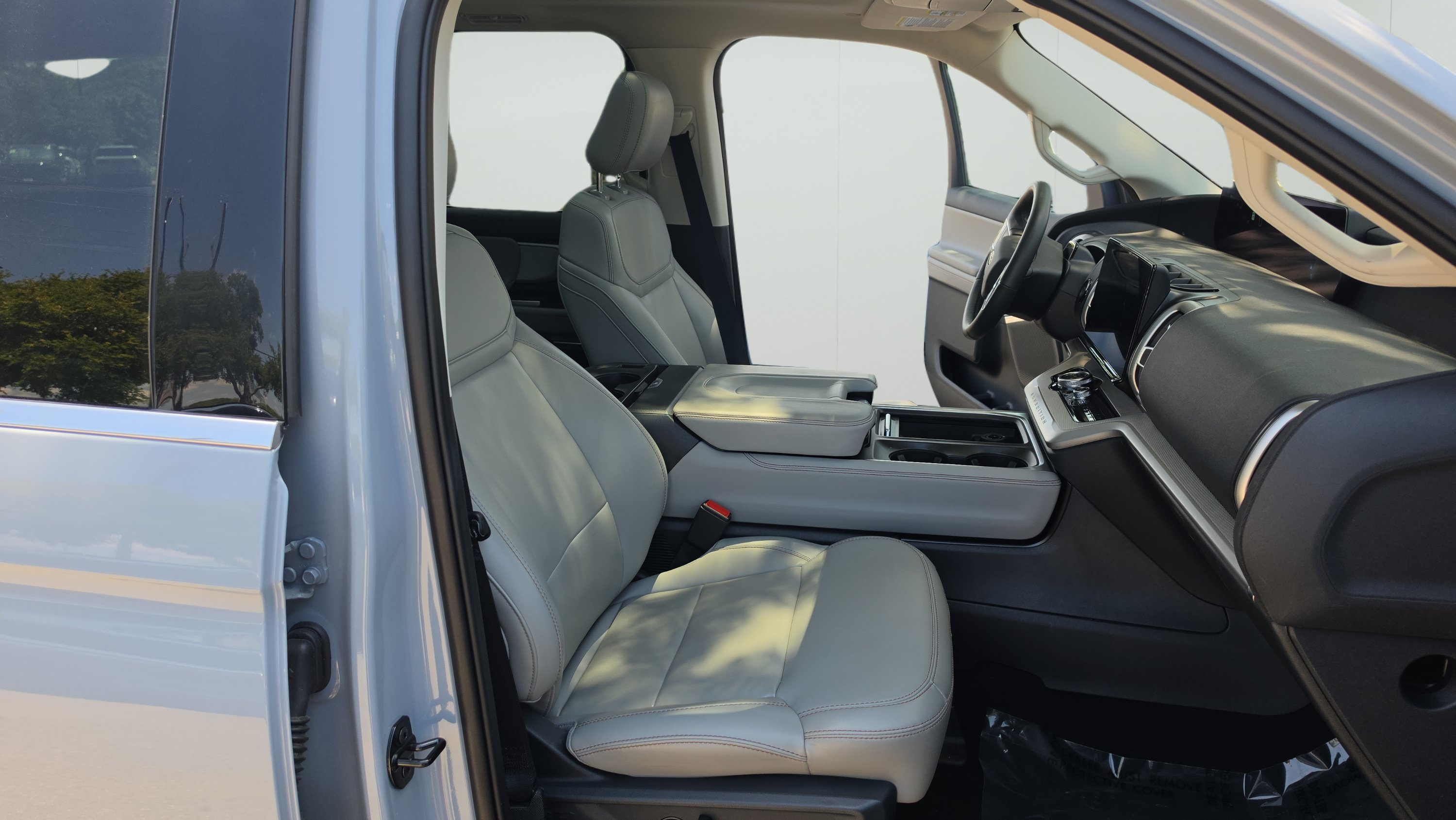 Used 2025 Ford Expedition Active RWD image 26