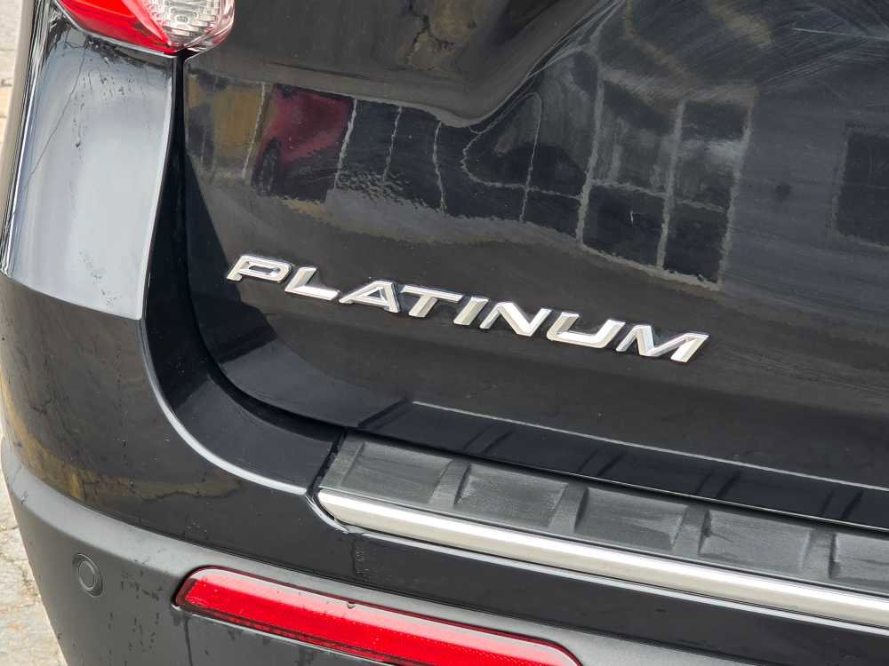 Used 2023 Ford Explorer Platinum w/ Technology Package image 9