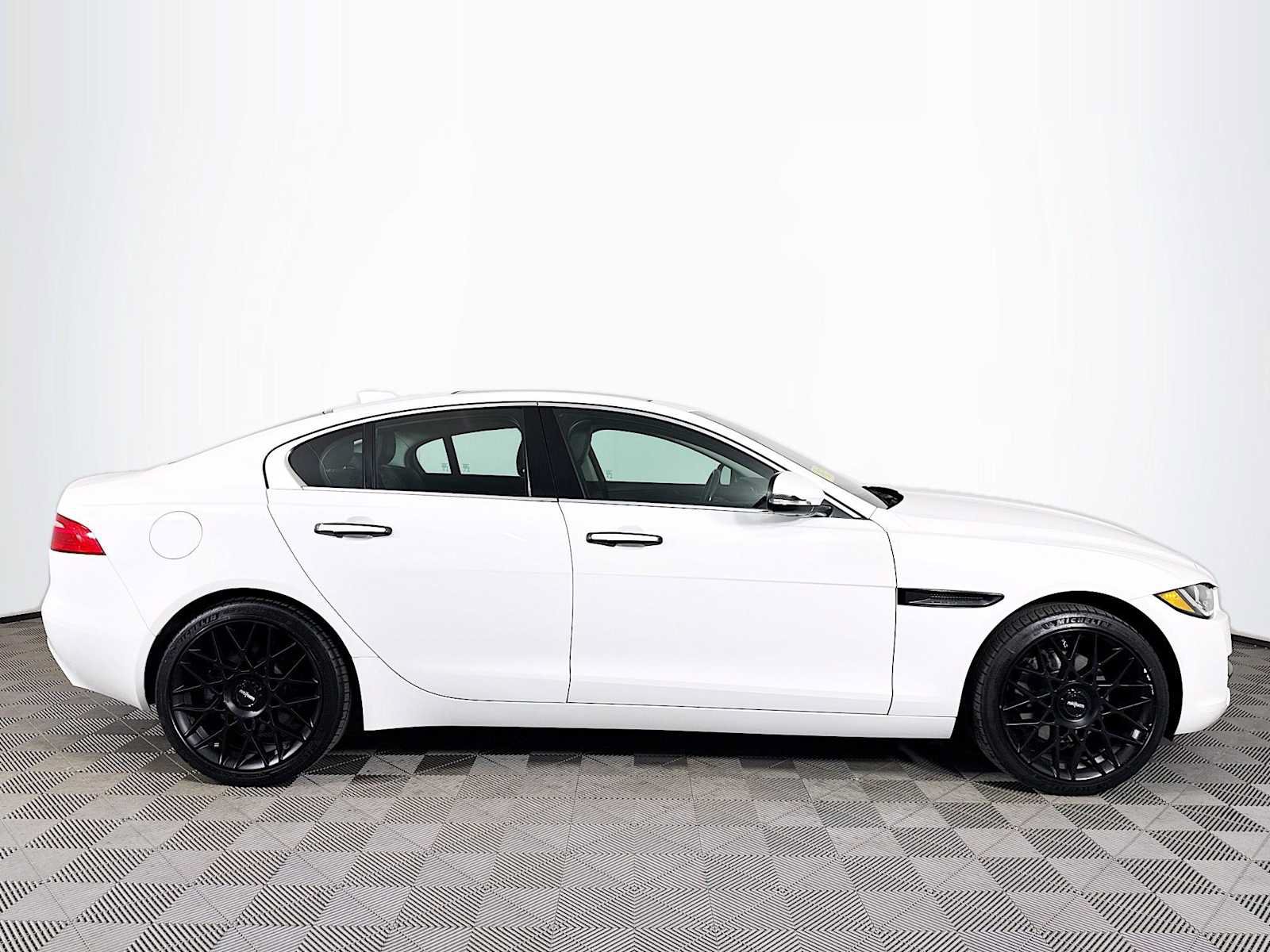 Used 2019 Jaguar XE Premium AWD/4WD image 4