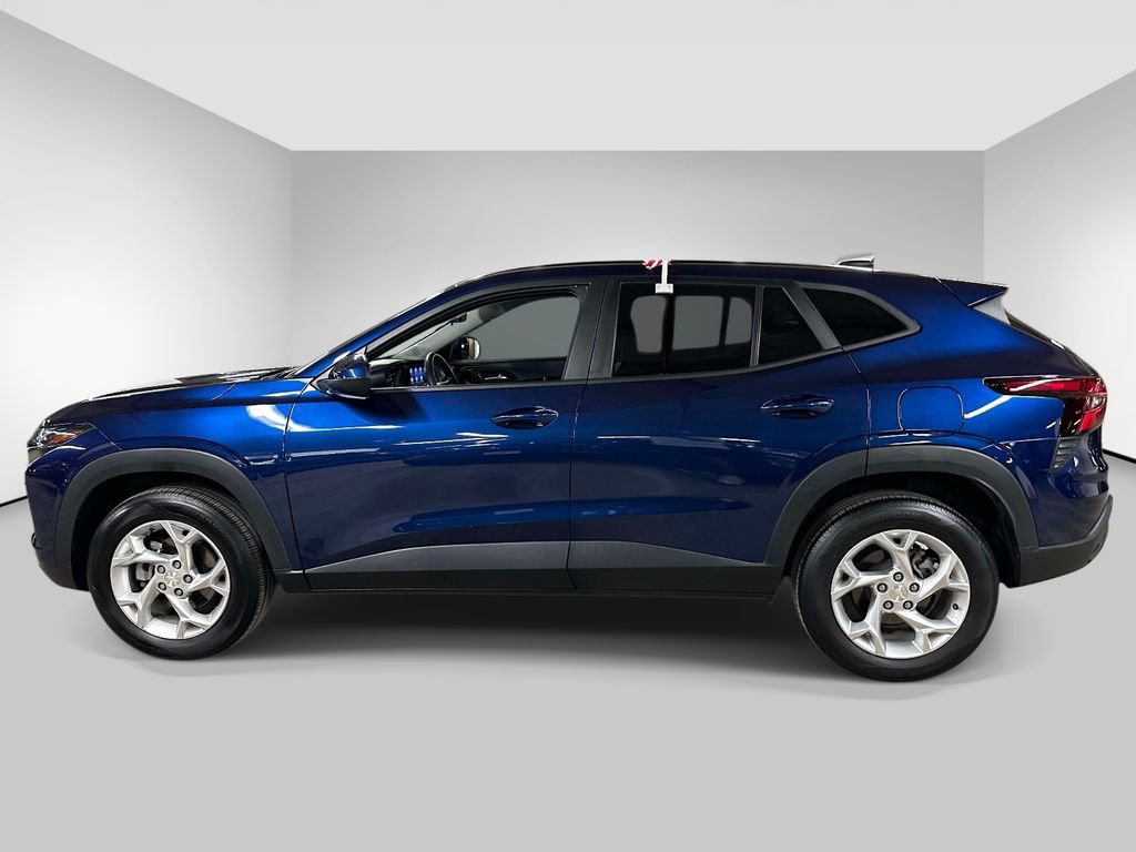 Used 2024 Chevrolet Trax LS w/ LS Convenience Package FWD image 7